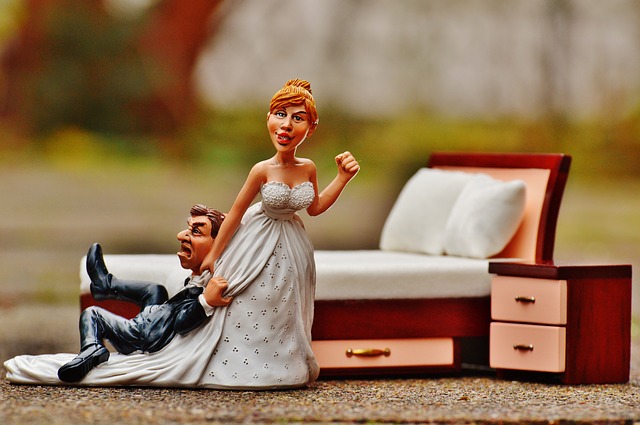 wedding-night-1116722_640